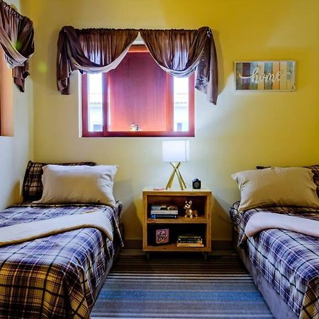 Iona'S Home: Vibrant 2Bedroom Home Near Вилемстад Екстериор снимка
