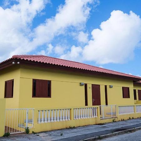 Iona'S Home: Vibrant 2Bedroom Home Near Вилемстад Екстериор снимка