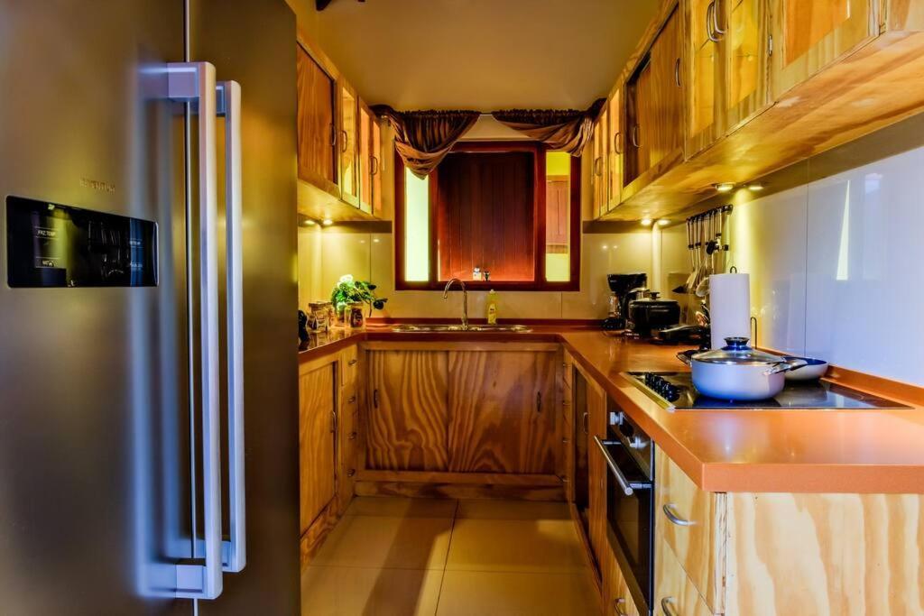 Iona'S Home: Vibrant 2Bedroom Home Near Вилемстад Екстериор снимка