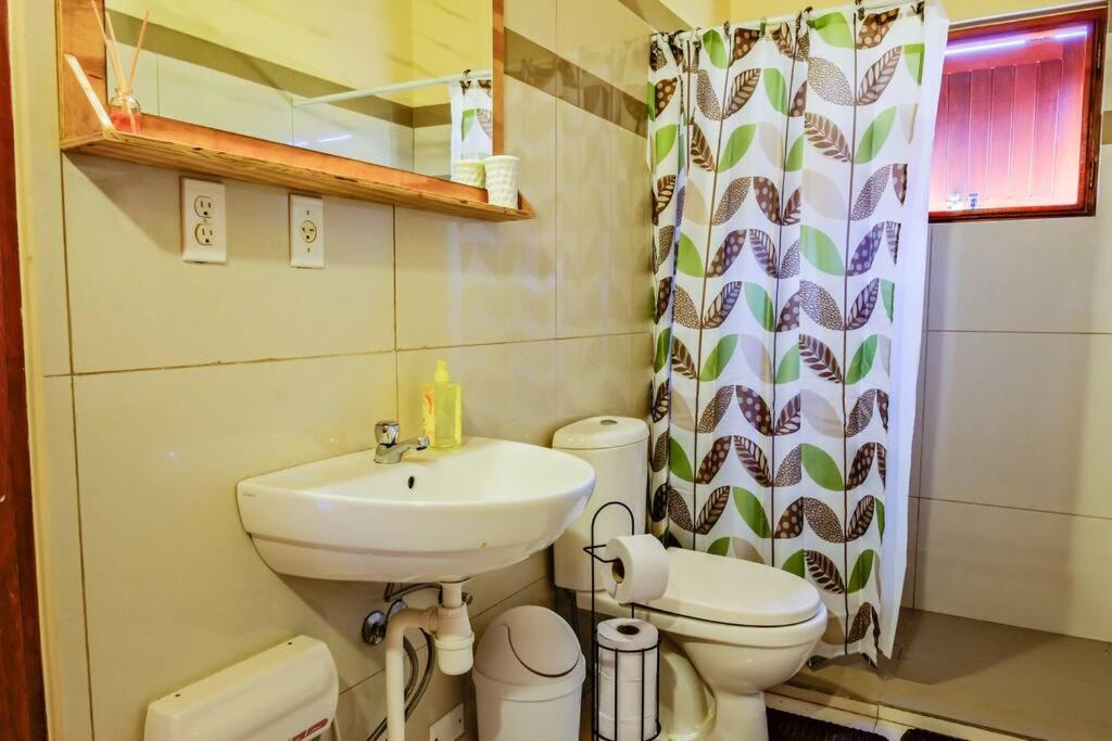 Iona'S Home: Vibrant 2Bedroom Home Near Вилемстад Екстериор снимка