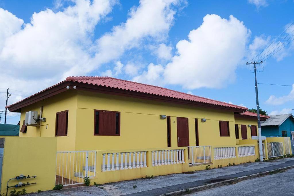 Iona'S Home: Vibrant 2Bedroom Home Near Вилемстад Екстериор снимка